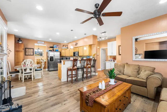 $569,999 | 5522 Lighthouse Lane, Palmdale, CA 93552