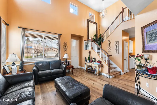 $569,999 | 5522 Lighthouse Lane, Palmdale, CA 93552