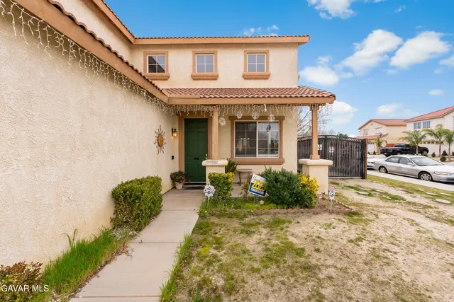 $569,999 | 5522 Lighthouse Lane, Palmdale, CA 93552