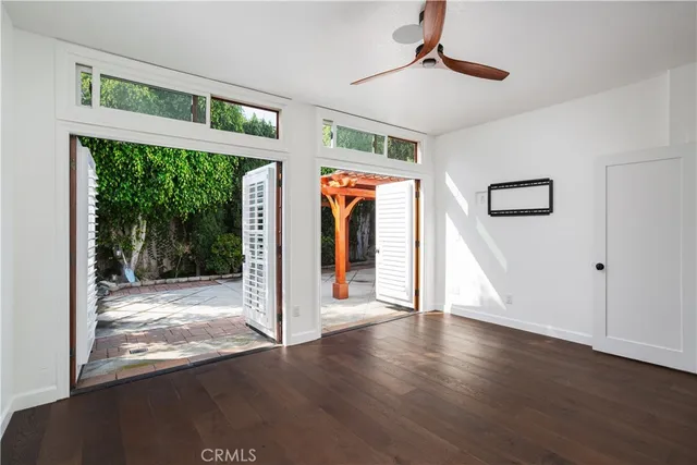 a bathroom with double vanity sinks and a mirror