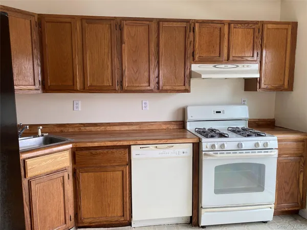 $362,900 | 2203 Whispering Hills Drive, Chester, NY 10918