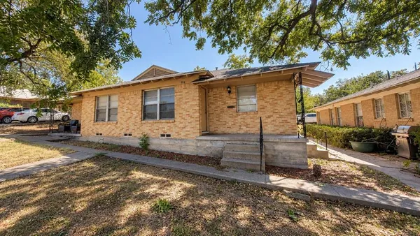 $1,275 | 914 Harlandale Avenue, Dallas, TX 75216