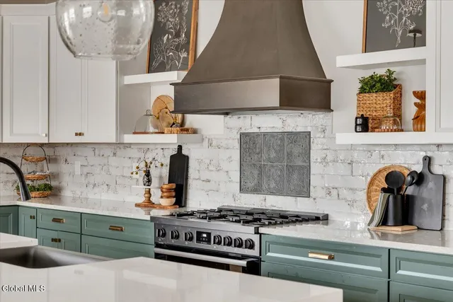 $995,000 | 6 Essie Lane, Troy, NY 12180