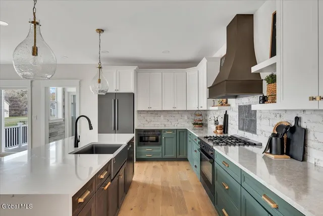 $995,000 | 6 Essie Lane, Troy, NY 12180