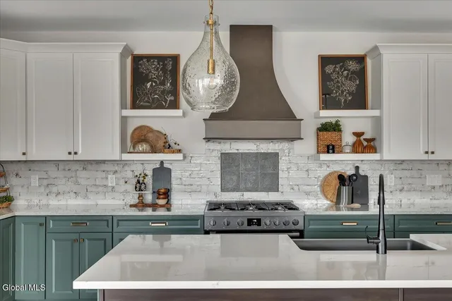 $995,000 | 6 Essie Lane, Troy, NY 12180