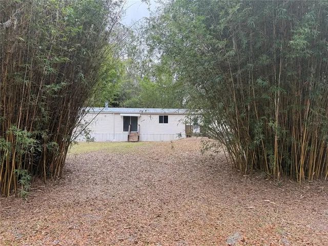a view of empty room with windows