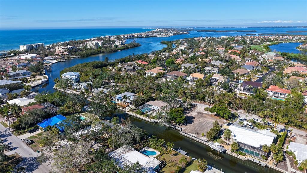 660 Longview Drive Longboat Key, FL 34228 - Photo 4 of 35