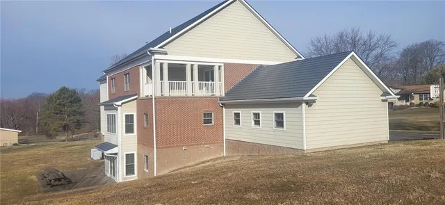 a view of a small white house