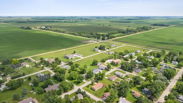 $5,000 | 302 South 5th Street, Fairmount, ND 58030