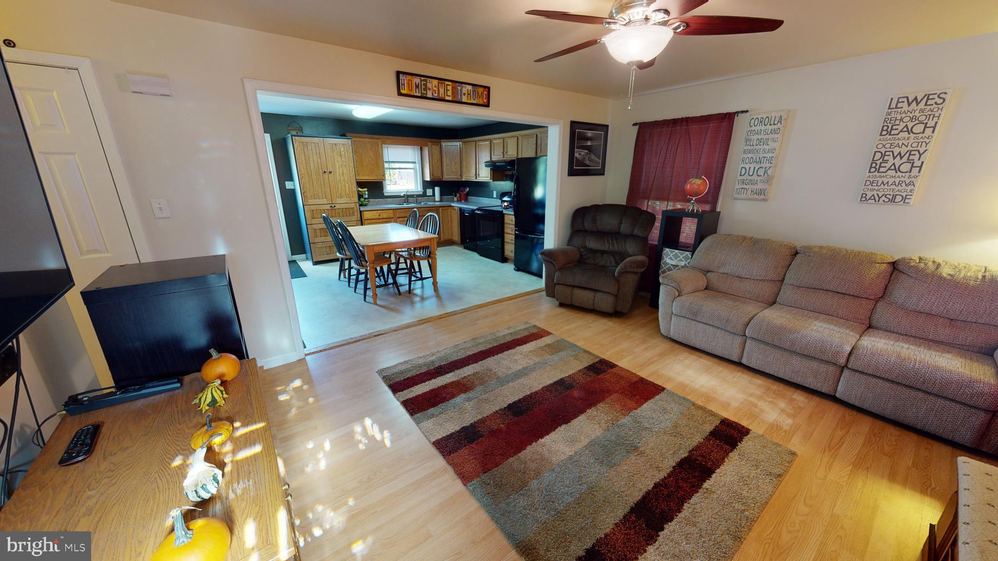 20865 Hummingbird Road Ellendale, DE 19941 - Photo 3 of 17 Living Room