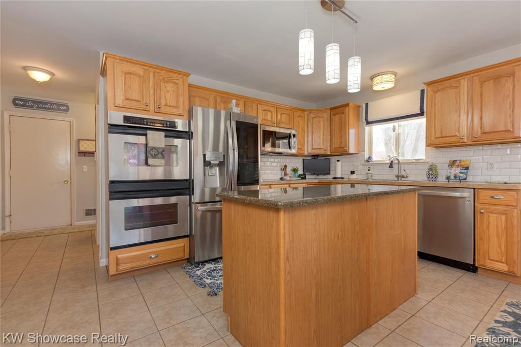6559 Steamboat Springs Drive White Lake, MI 48383 - Photo 15 of 44