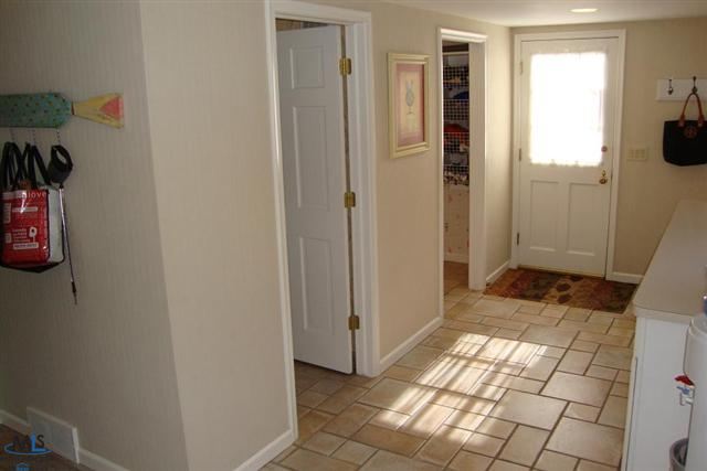 235 Cloverly Road Grosse Pointe, MI 48236 - Photo 15 of 30 31181219-14.JPG