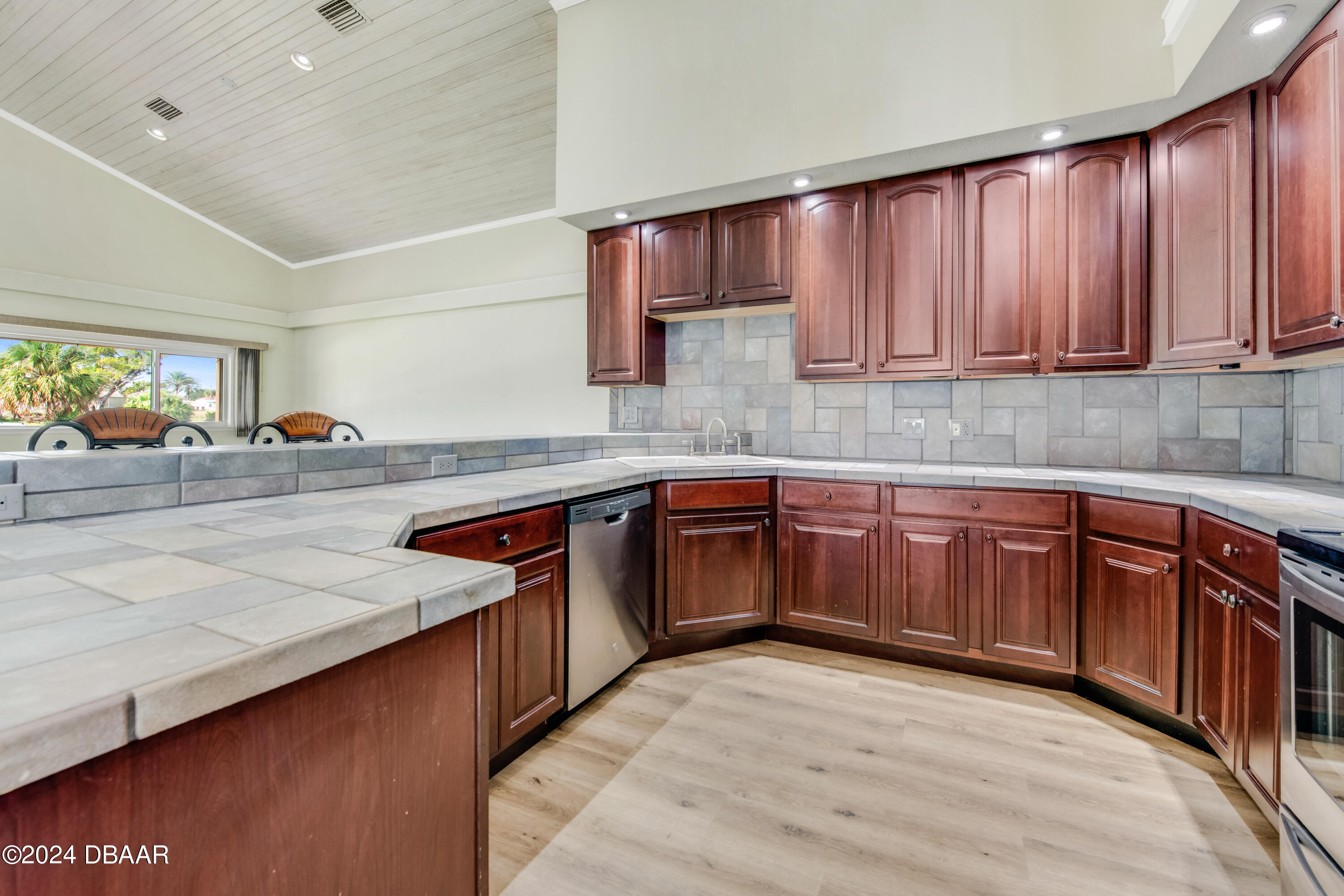 151 Reef Road South Daytona, FL 32119 - Photo 8 of 54 D85_6046_HDR