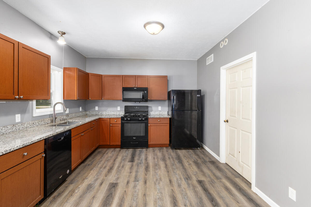 335 North 2nd Street Stanton, MI 48888 - Photo 4 of 24 Kitchen 009