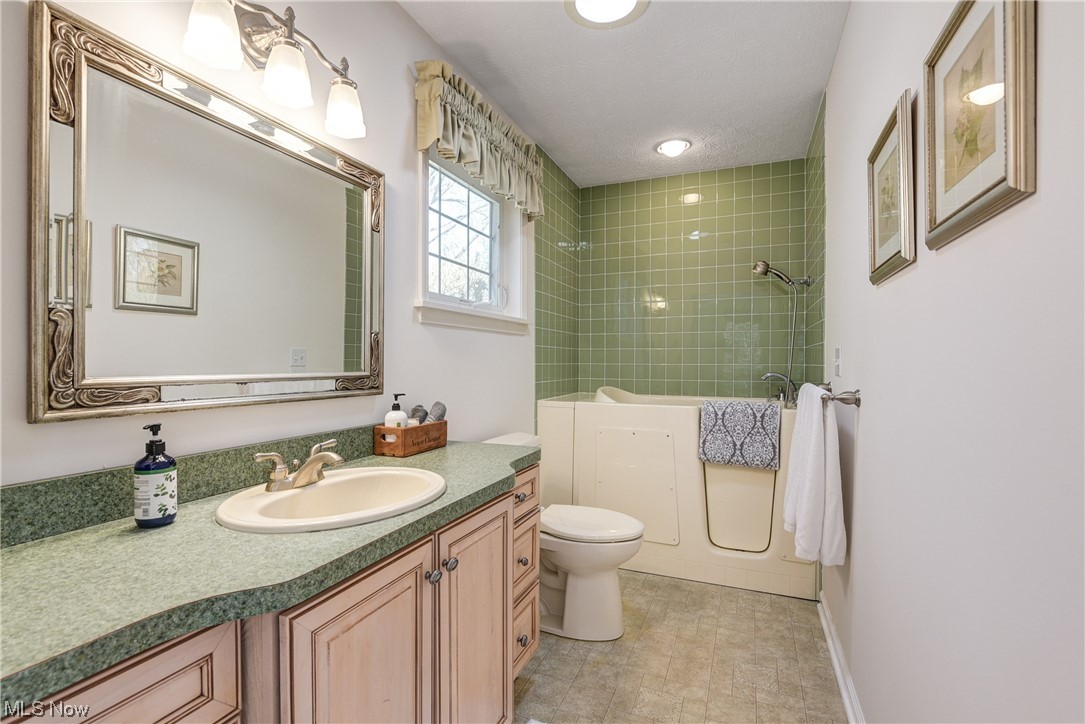 25035 Lake Road Bay Village, OH 44140 - Photo 16 of 35 Gallery Image 16