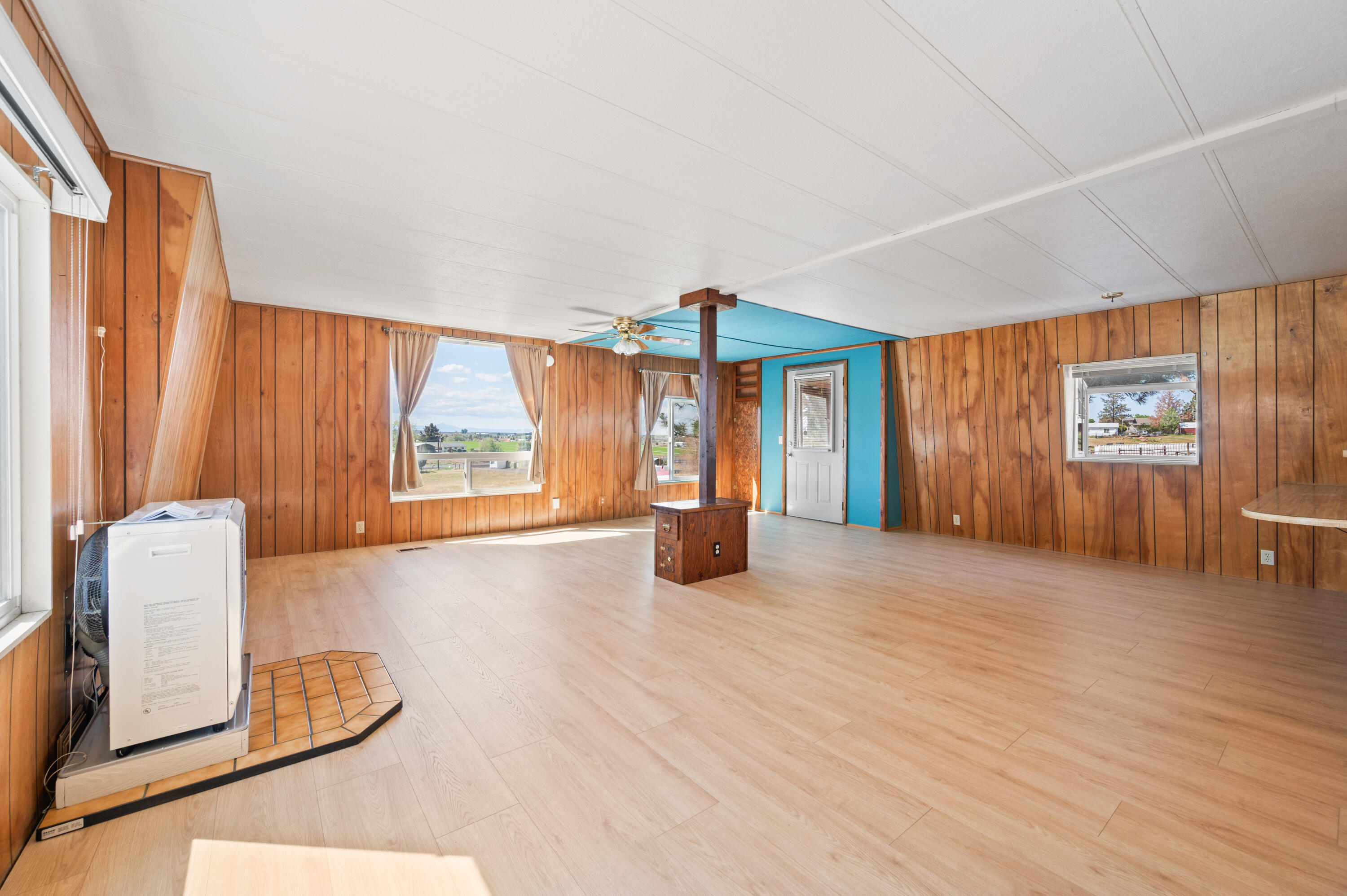 133 Southwest Tompsett Street Madras, OR 97741 - Photo 9 of 56