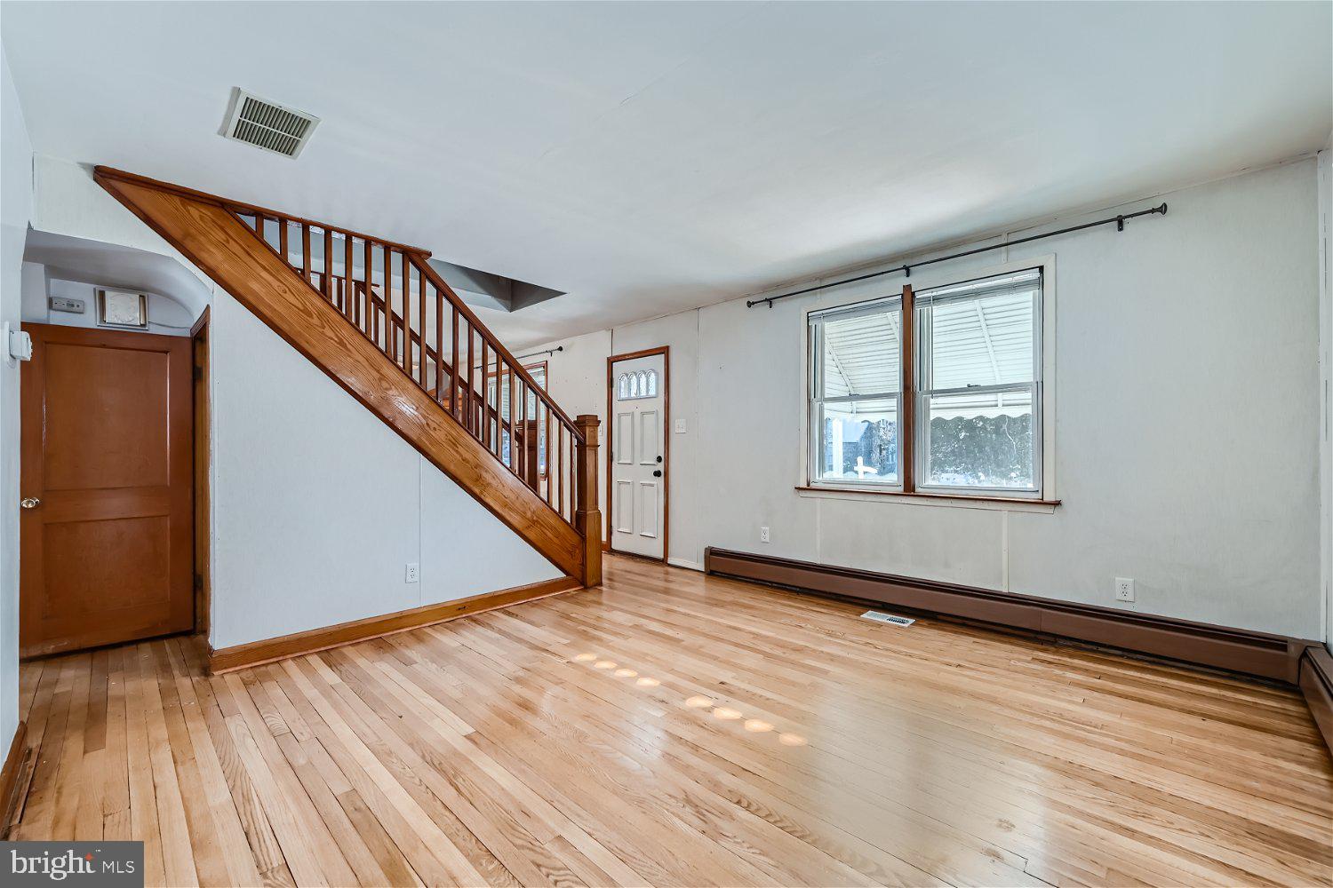 336 Stillwater Road Baltimore, MD 21221 - Photo 8 of 27 Living room