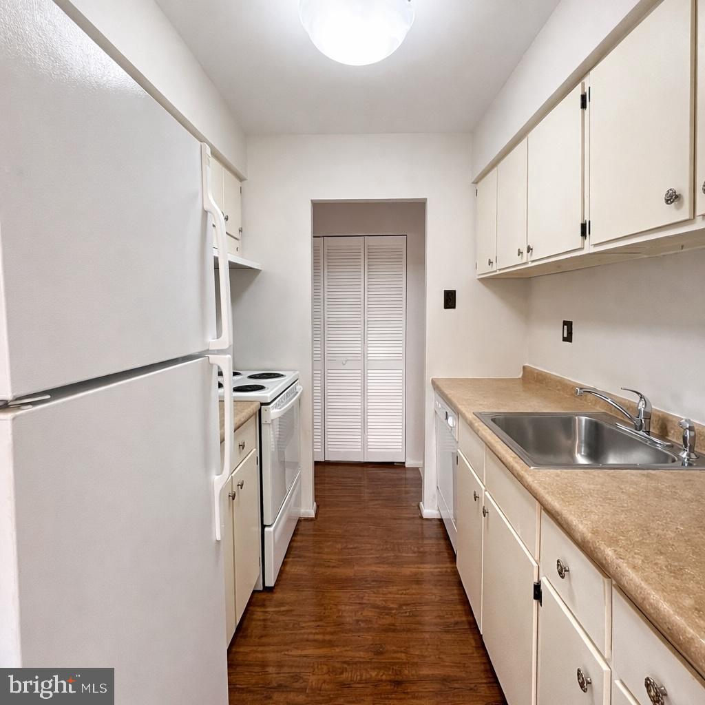 280 Bridgewater Road, Unit J5 Brookhaven, PA 19015 - Photo 3 of 15