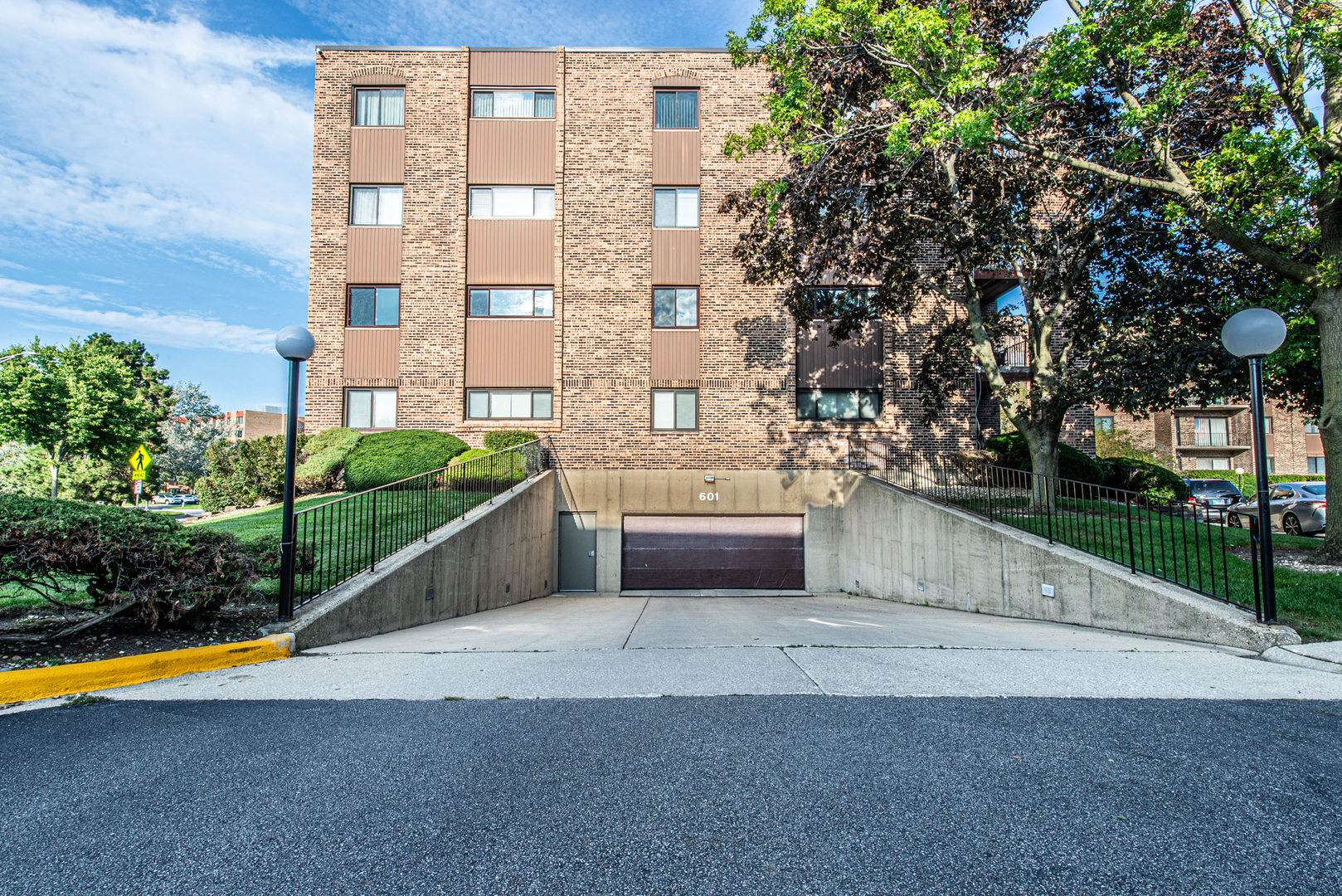 601 West Huntington Commons Road, Unit 201 Mount Prospect, IL 60056 - Photo 41 of 43 Gallery Image 41