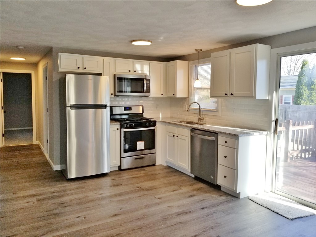 4 Rollins Road Warwick, RI 02889 - Photo 2 of 13 Gallery Image 2