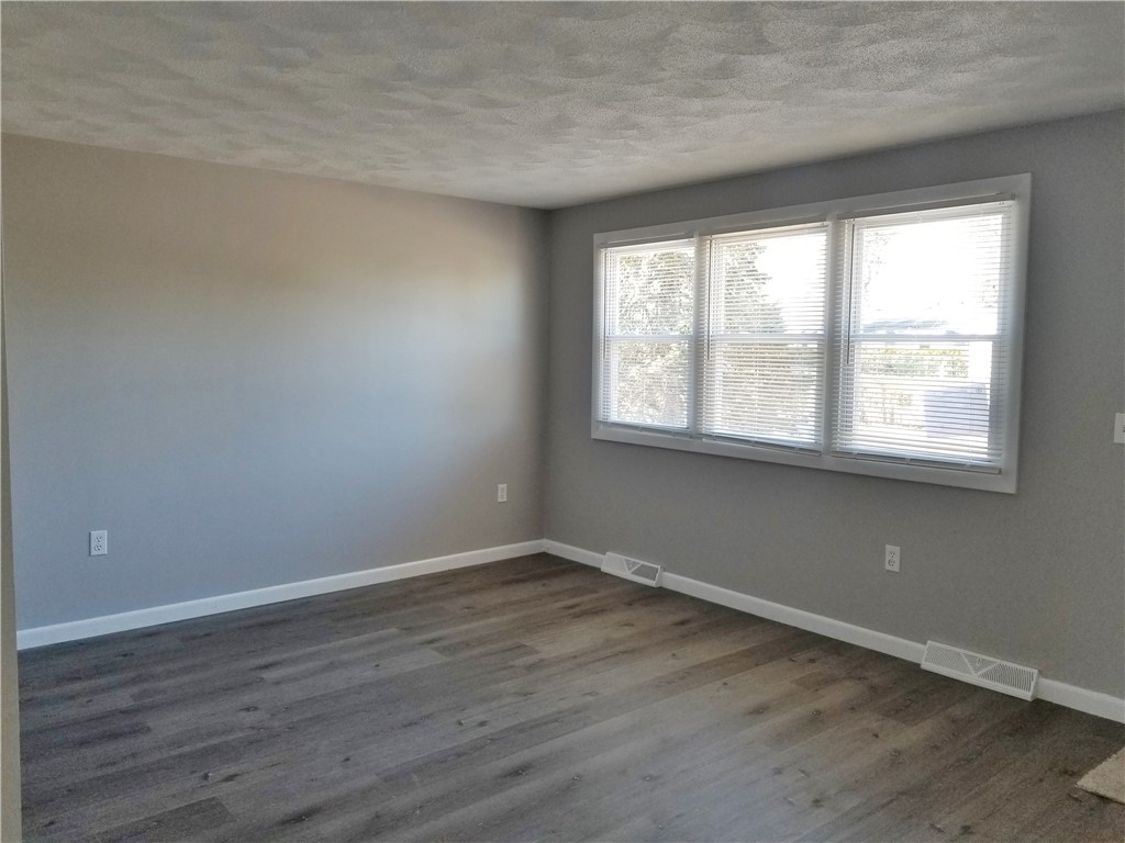 4 Rollins Road Warwick, RI 02889 - Photo 3 of 13 Gallery Image 3