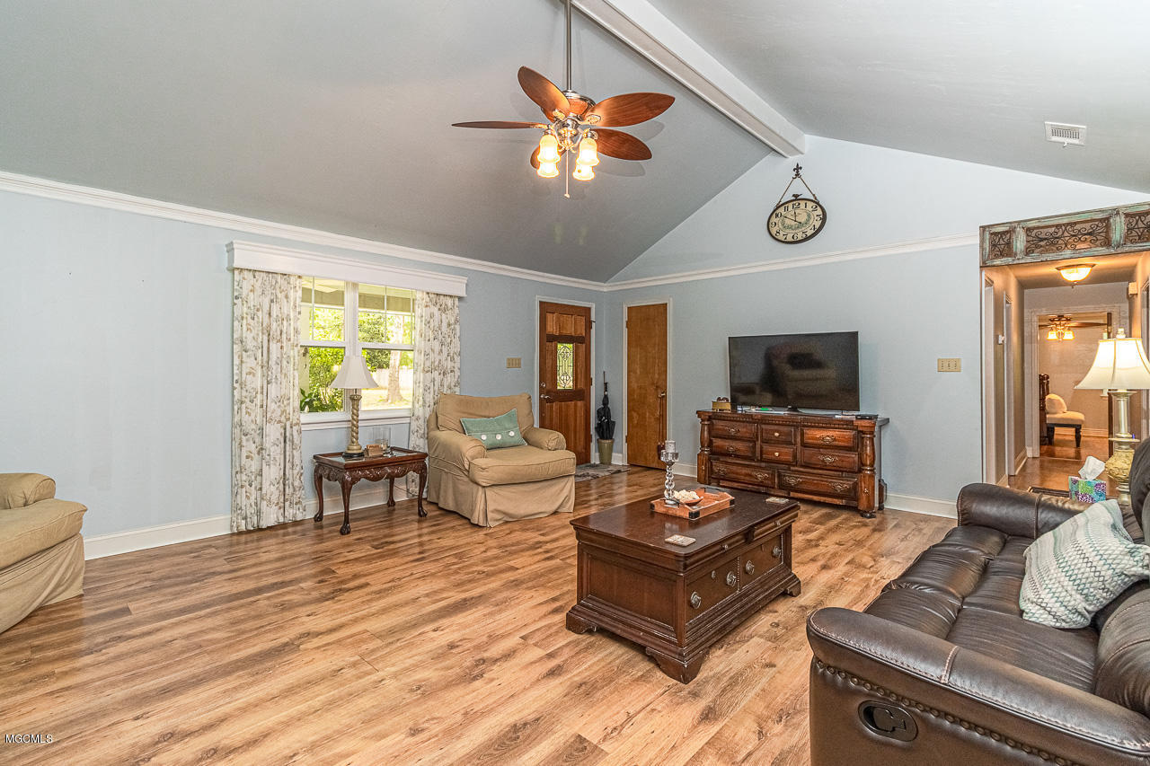 12488 Quail Ridge Road Gulfport, MS 39503 - Photo 18 of 35 QuailFamily room 1.3