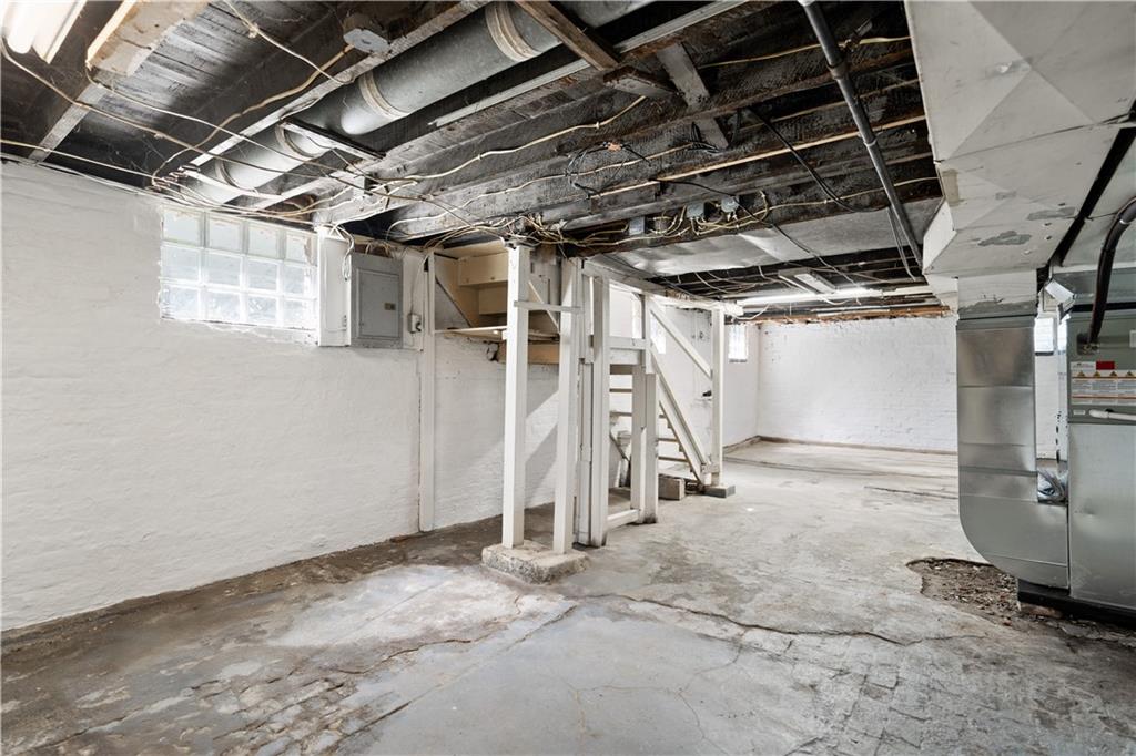 475 Irvin Avenue Rochester, PA 15074 - Photo 17 of 23 a view of empty room