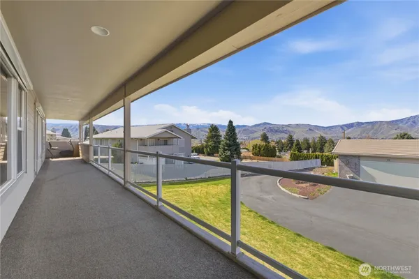 $537,000 | 1380 Eastmont Avenue, Unit 401, East Wenatchee, WA 98802