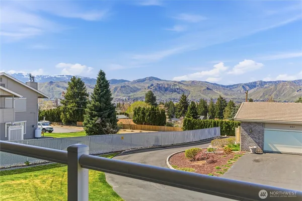 $537,000 | 1380 Eastmont Avenue, Unit 401, East Wenatchee, WA 98802