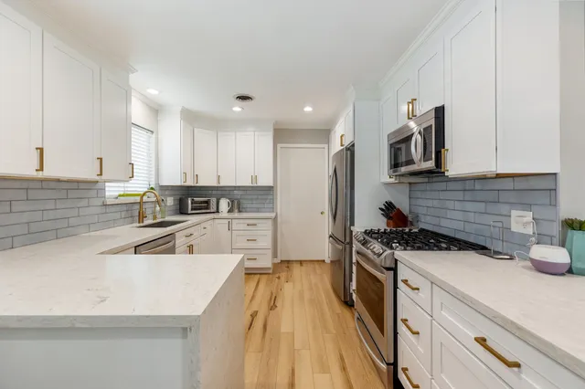 $724,900 | 4411 Deer Lodge Drive, Houston, TX 77018