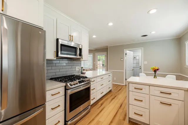 $724,900 | 4411 Deer Lodge Drive, Houston, TX 77018