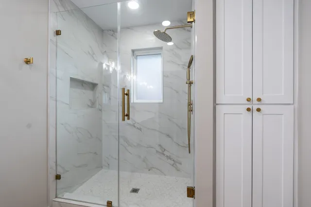 $724,900 | 4411 Deer Lodge Drive, Houston, TX 77018