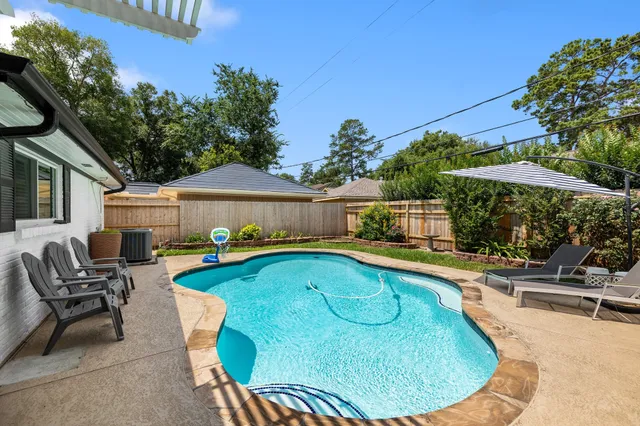 $724,900 | 4411 Deer Lodge Drive, Houston, TX 77018