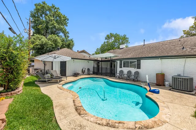 $724,900 | 4411 Deer Lodge Drive, Houston, TX 77018