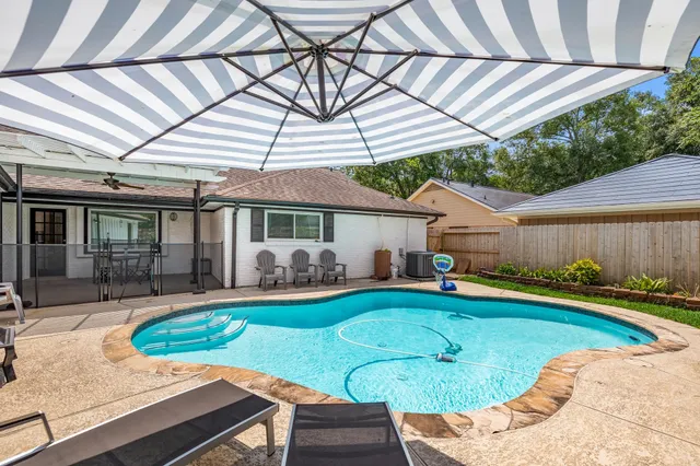 $724,900 | 4411 Deer Lodge Drive, Houston, TX 77018