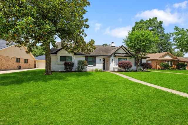 $724,900 | 4411 Deer Lodge Drive, Houston, TX 77018