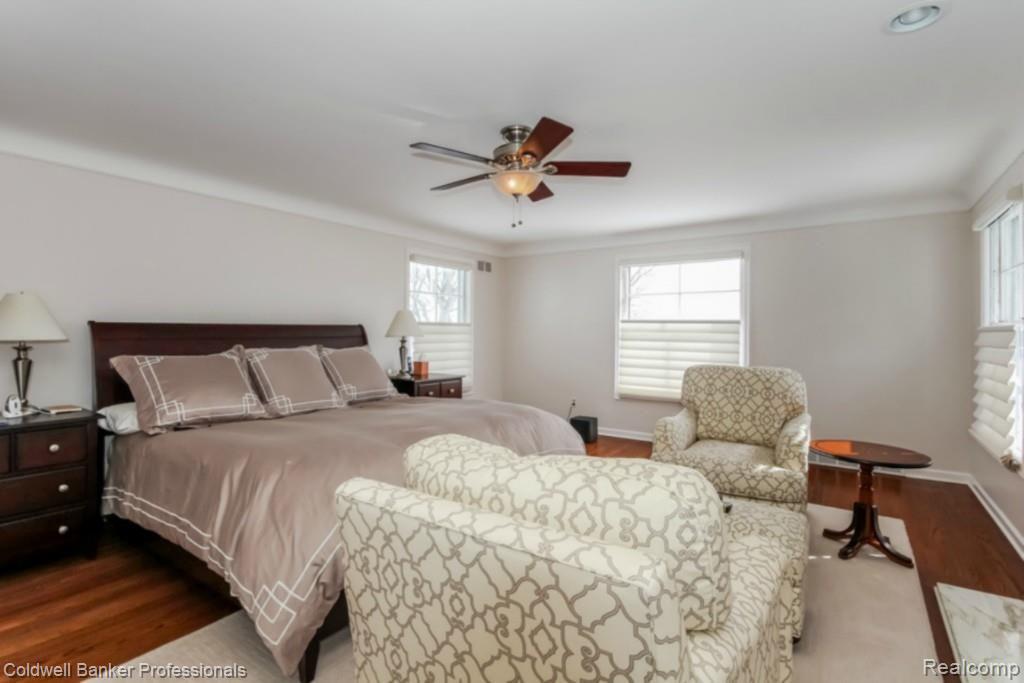 571 Lake Shore Road Grosse Pointe, MI 48236 - Photo 11 of 43 2nd floor master bedroom.jpg