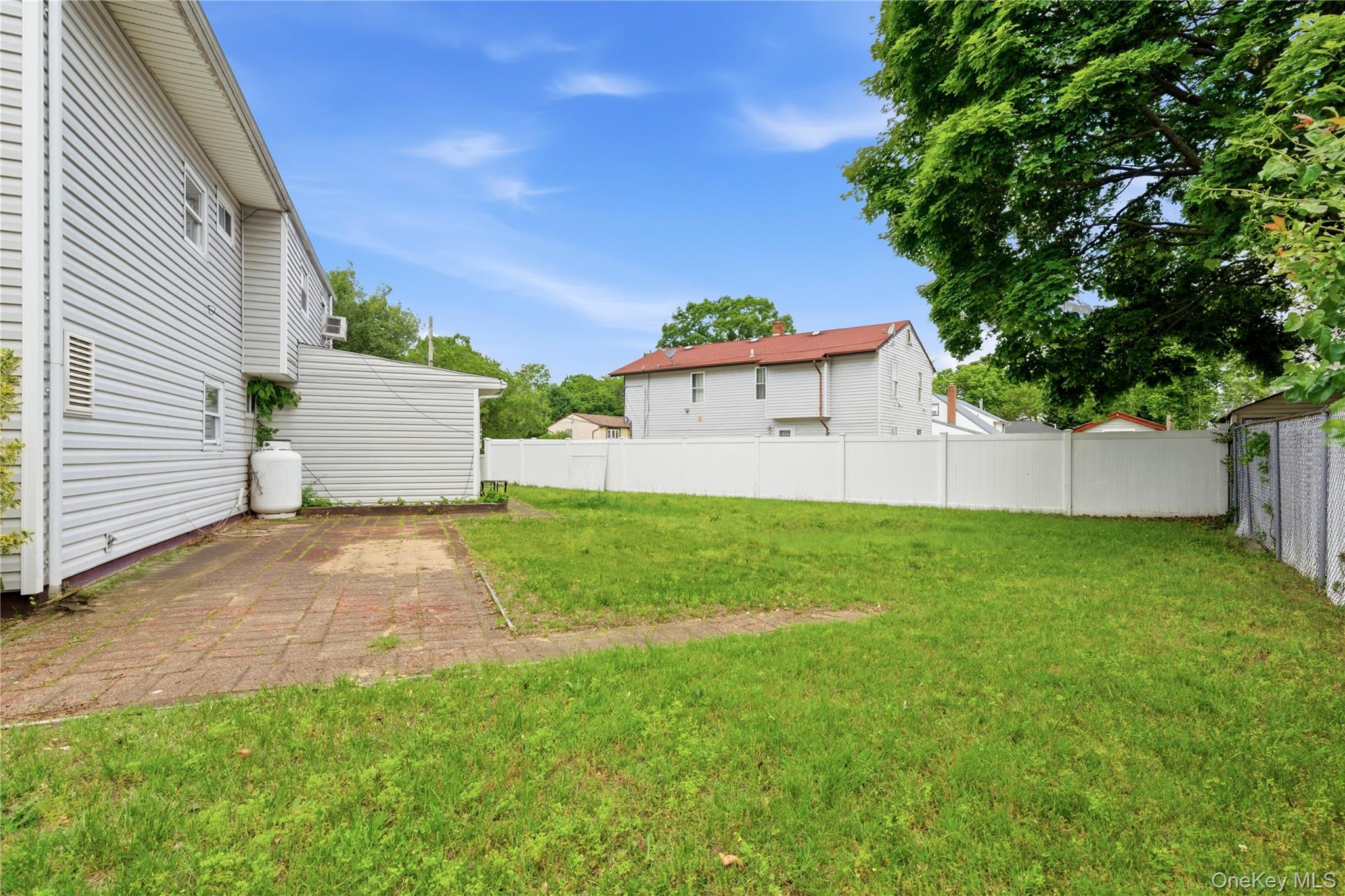175 Candlewood Road Bay Shore, NY 11706 - Photo 25 of 26