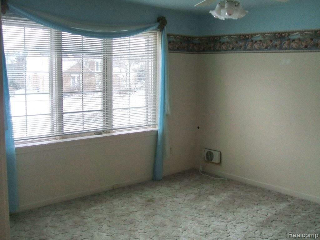 3552 Wedgewood Drive Rochester, MI 48306 - Photo 21 of 25 Third Bedroom
