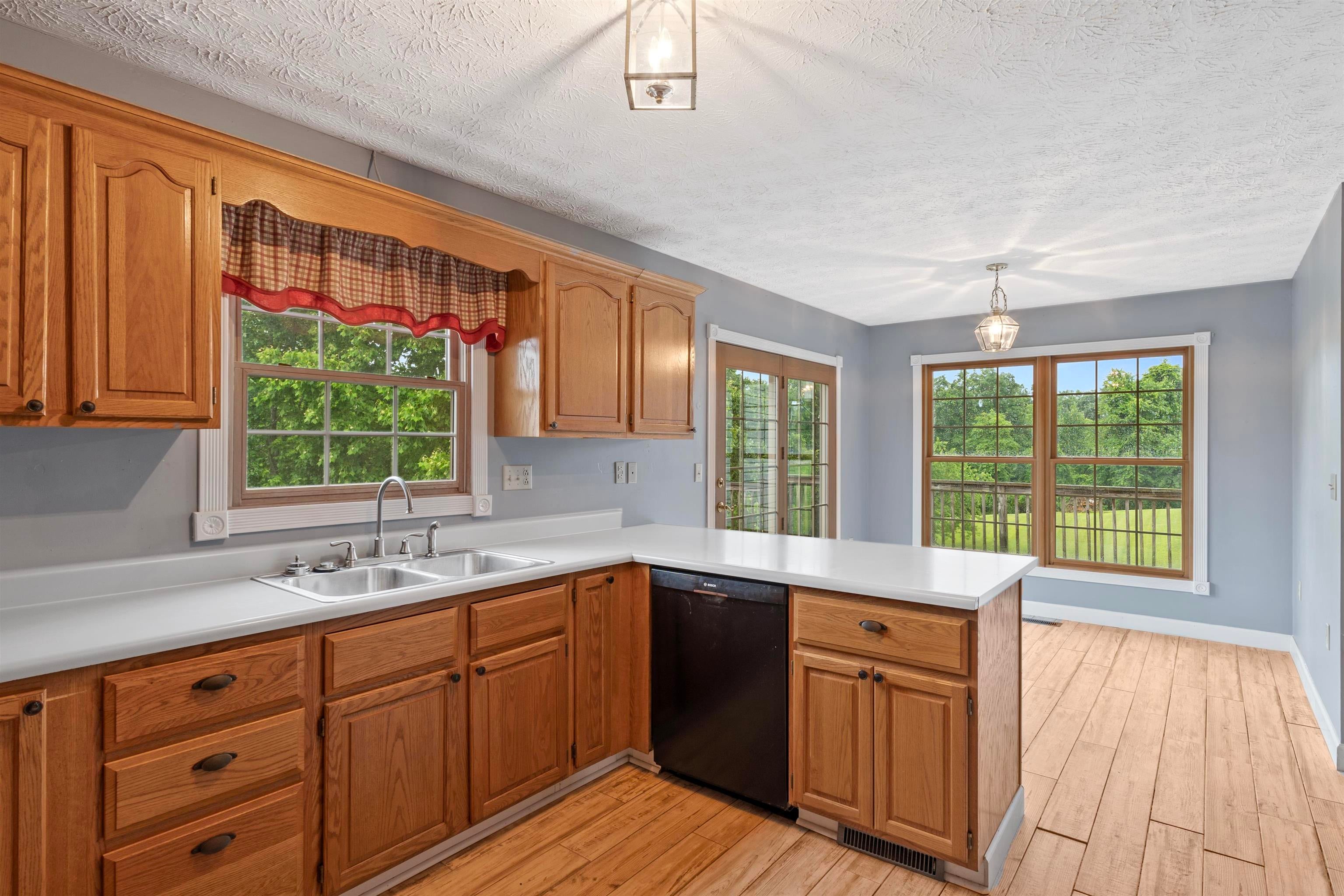 4961 Green Valley Road Huntington, WV 25701 - Photo 9 of 32 Gallery Image 9