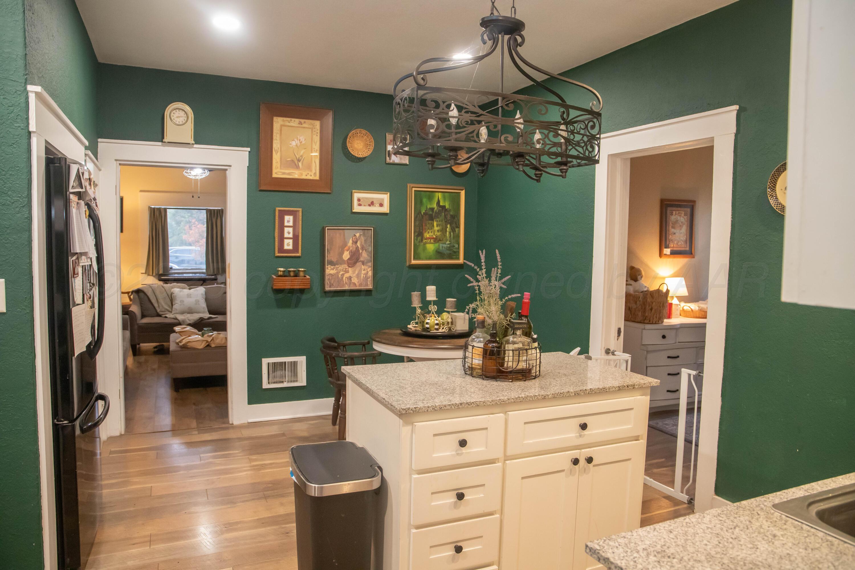 300 East Broadway Street Panhandle, TX 79068 - Photo 15 of 23 a bathroom with a sink a vanity and a mirror