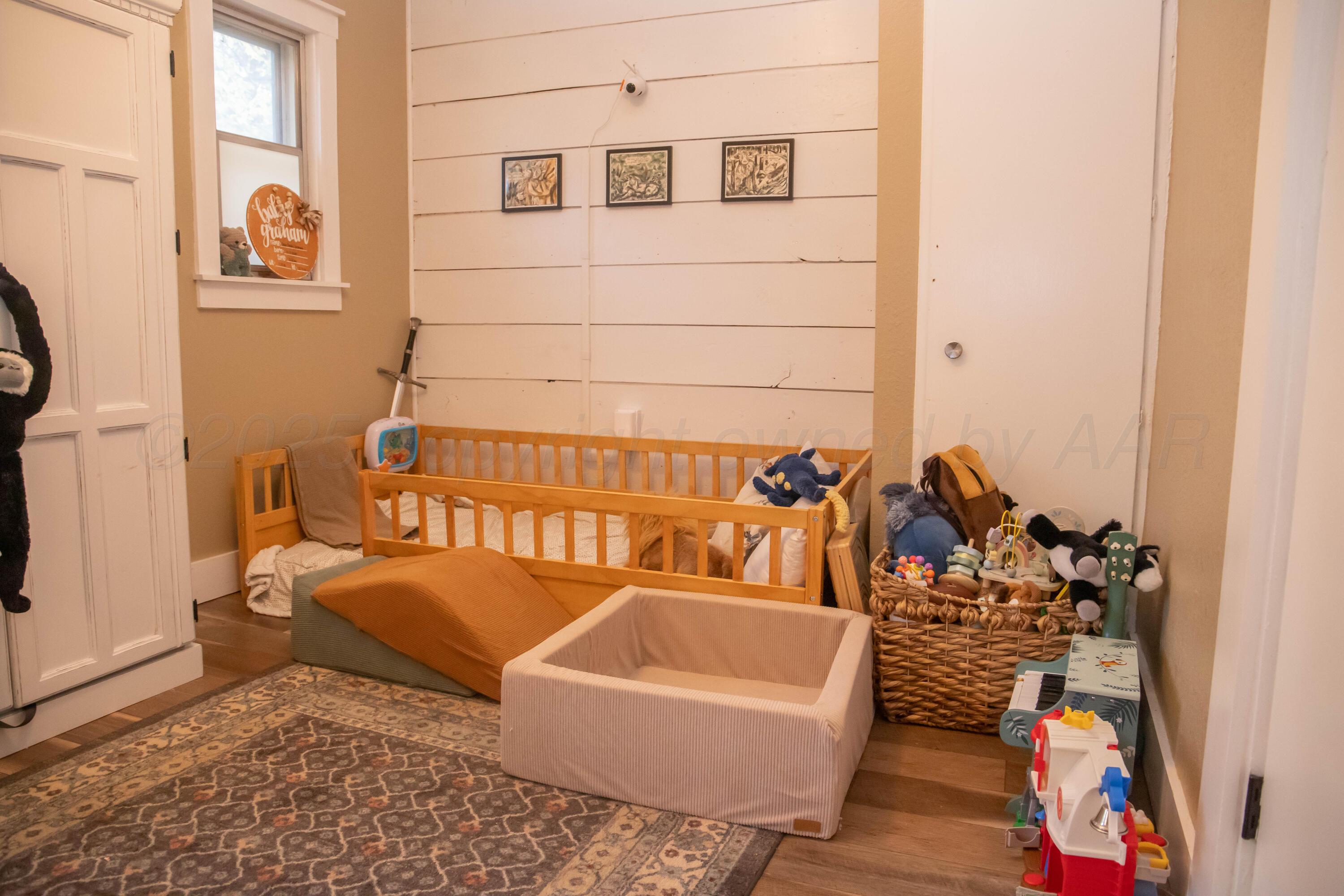 300 East Broadway Street Panhandle, TX 79068 - Photo 17 of 23 a living room with a couch and a table