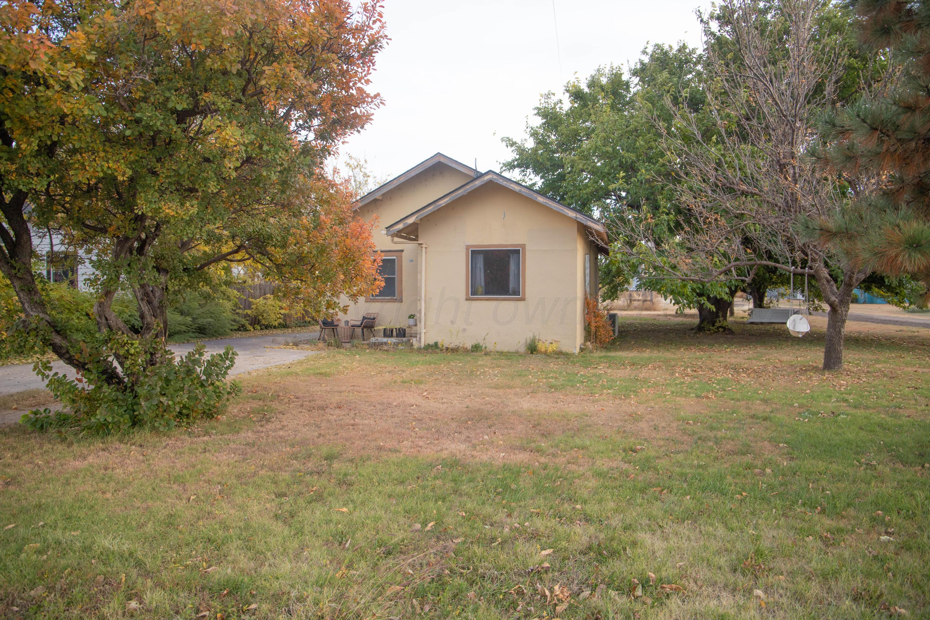 300 East Broadway Street Panhandle, TX 79068 - Photo 2 of 23 a view of outdoor space and yard