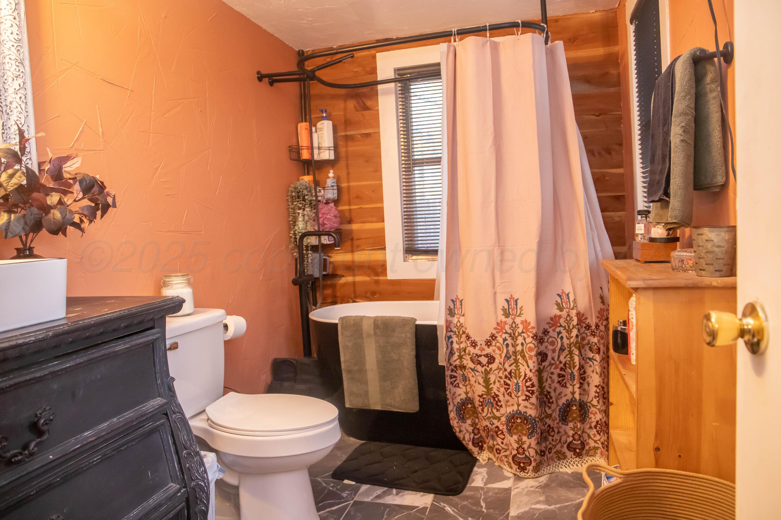 300 East Broadway Street Panhandle, TX 79068 - Photo 21 of 23 a bathroom with a toilet and shower