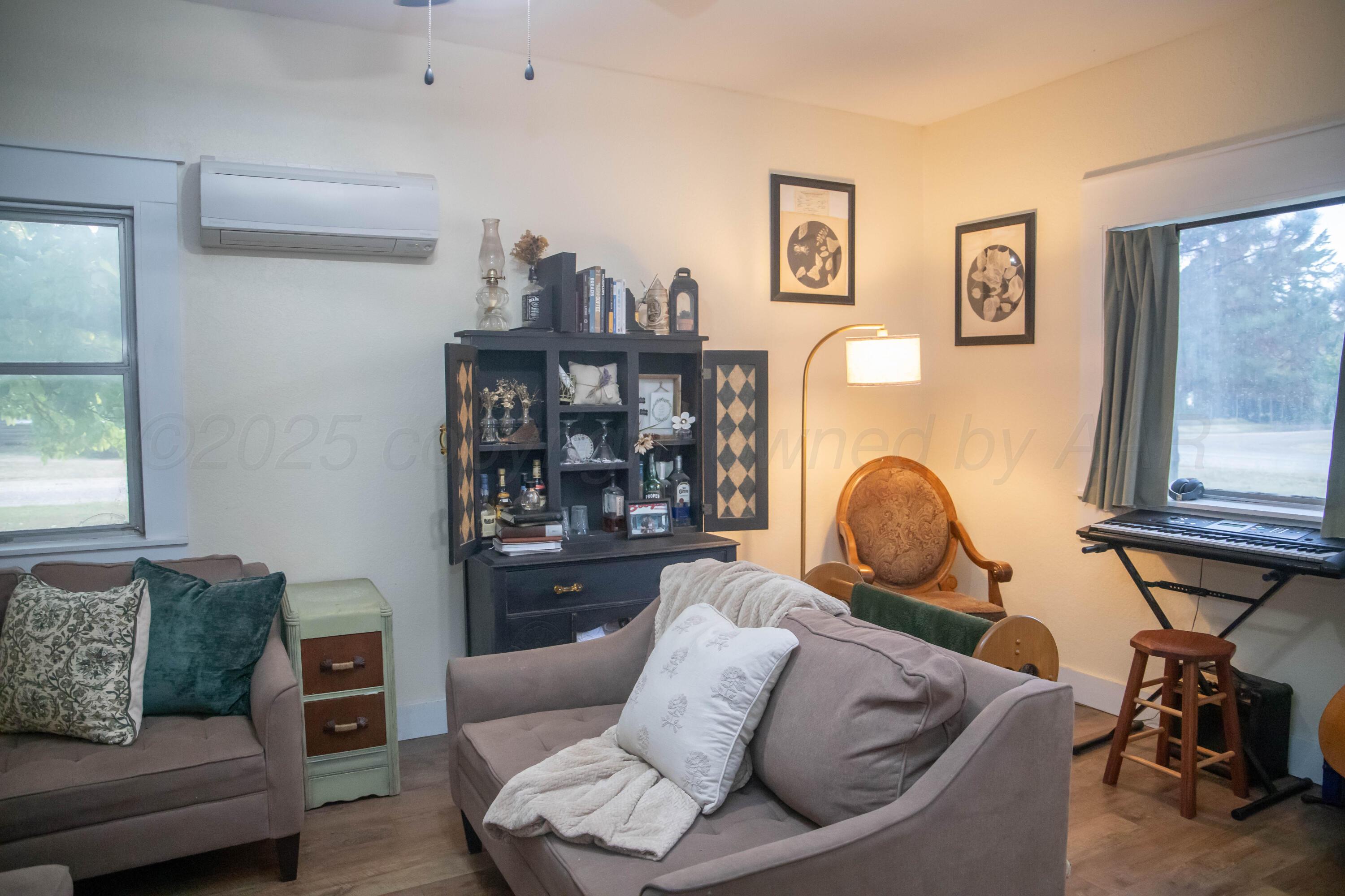 300 East Broadway Street Panhandle, TX 79068 - Photo 6 of 23 a living room with furniture and a window