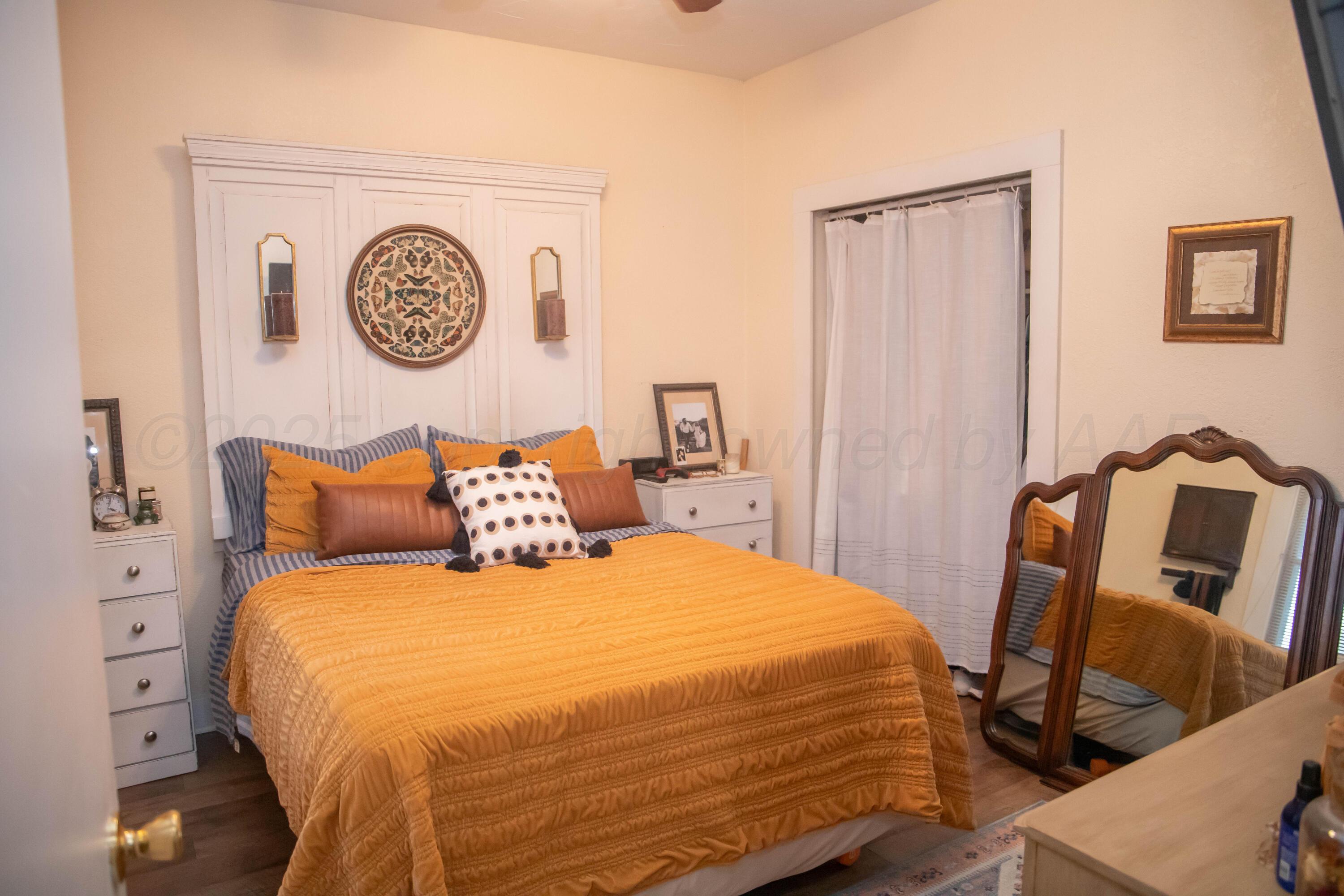 300 East Broadway Street Panhandle, TX 79068 - Photo 10 of 23 a bedroom with a bed and painting on the wall