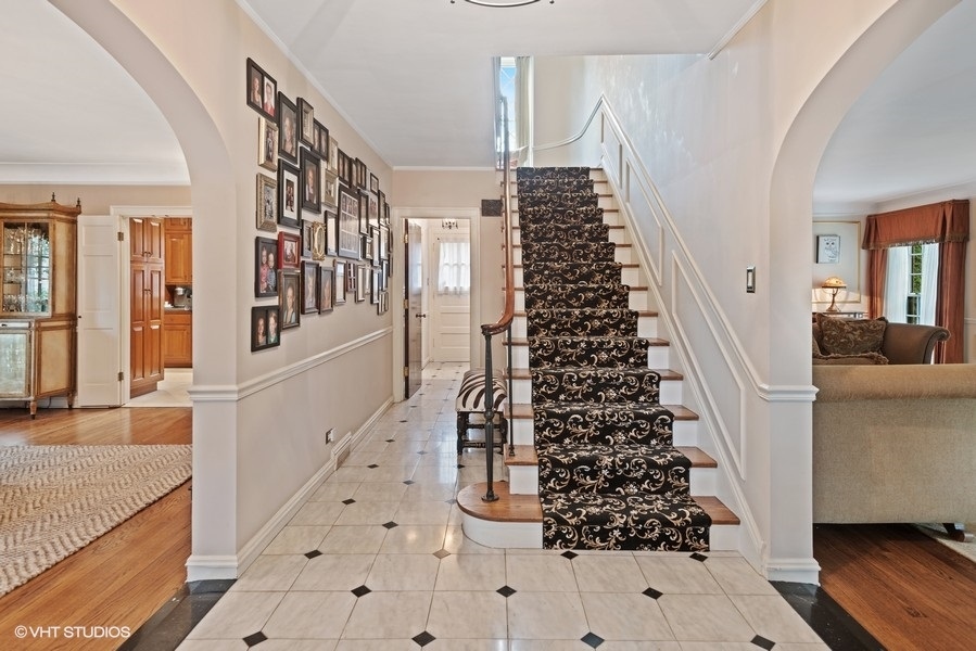 6157 North Kilpatrick Avenue Chicago, IL 60646 - Photo 2 of 40