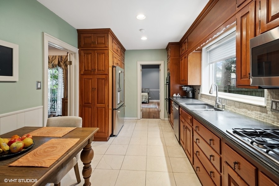 6157 North Kilpatrick Avenue Chicago, IL 60646 - Photo 11 of 40