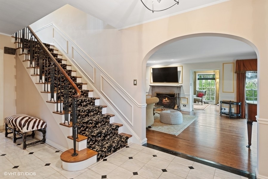 6157 North Kilpatrick Avenue Chicago, IL 60646 - Photo 3 of 40