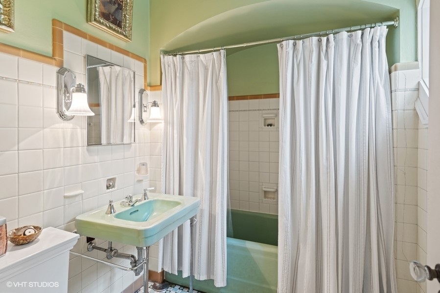 6157 North Kilpatrick Avenue Chicago, IL 60646 - Photo 24 of 40